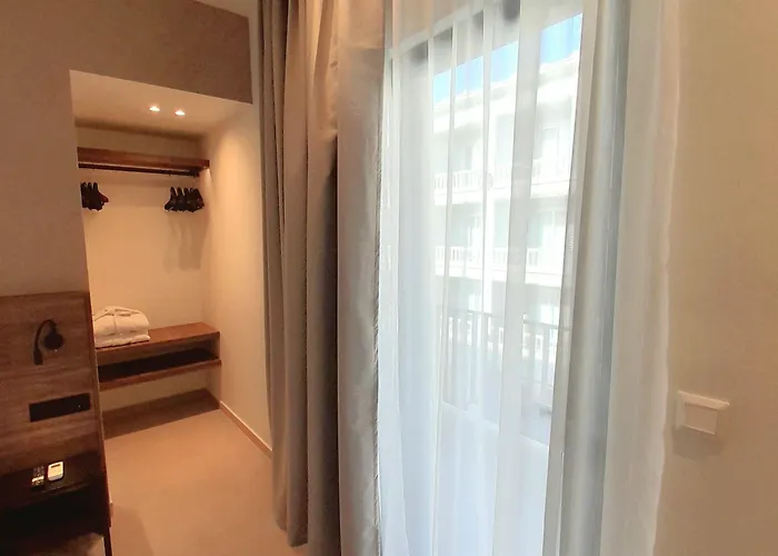 Elite Centre מלון